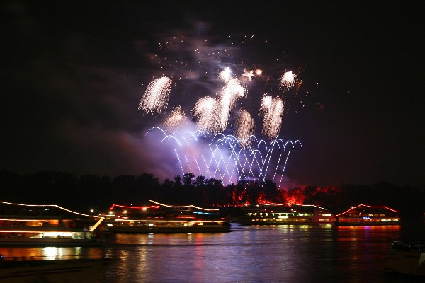 Feuerwerk auf dem Rhein